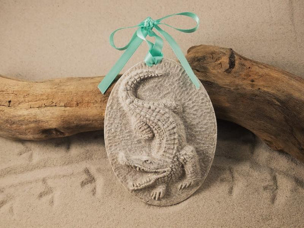 SAND ORNAMENT, CHRISTMAS TREE ORNAMENT, TROPICAL CHRISTMAS DECORATIONS, COASTAL ORNAMENT, SAND ORNAMENT, TROPICAL ORNAMENT, ARENOPHILE, SANTA, CHRISTMAS ORNAMENT, FLORIDA, ALLIGATOR